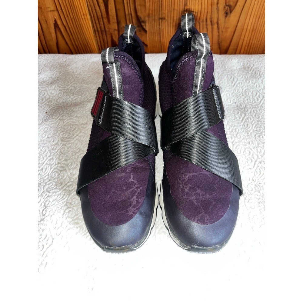 Sorel Women size 8.5 purple sneakers